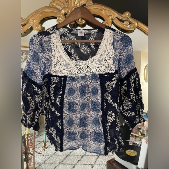 Tops - Bila Quarter Length Sleeve Floral Shirt Blouse with Lace